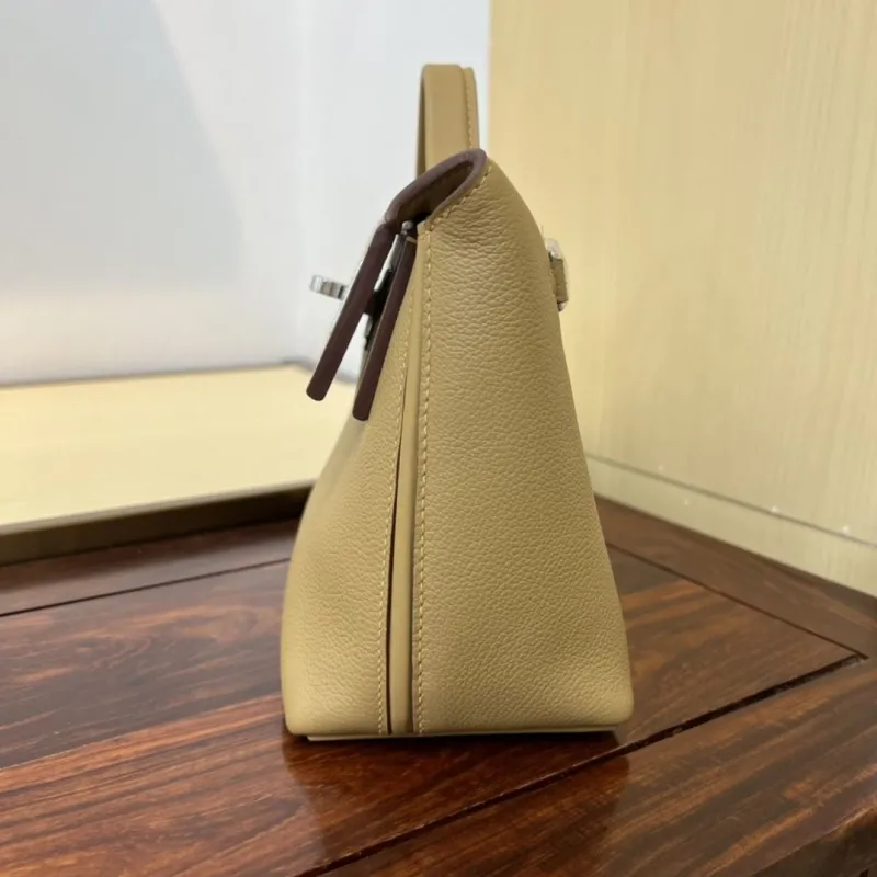 Hermes Kelly 2424 Mini Beige Leather Handbag - Image 4