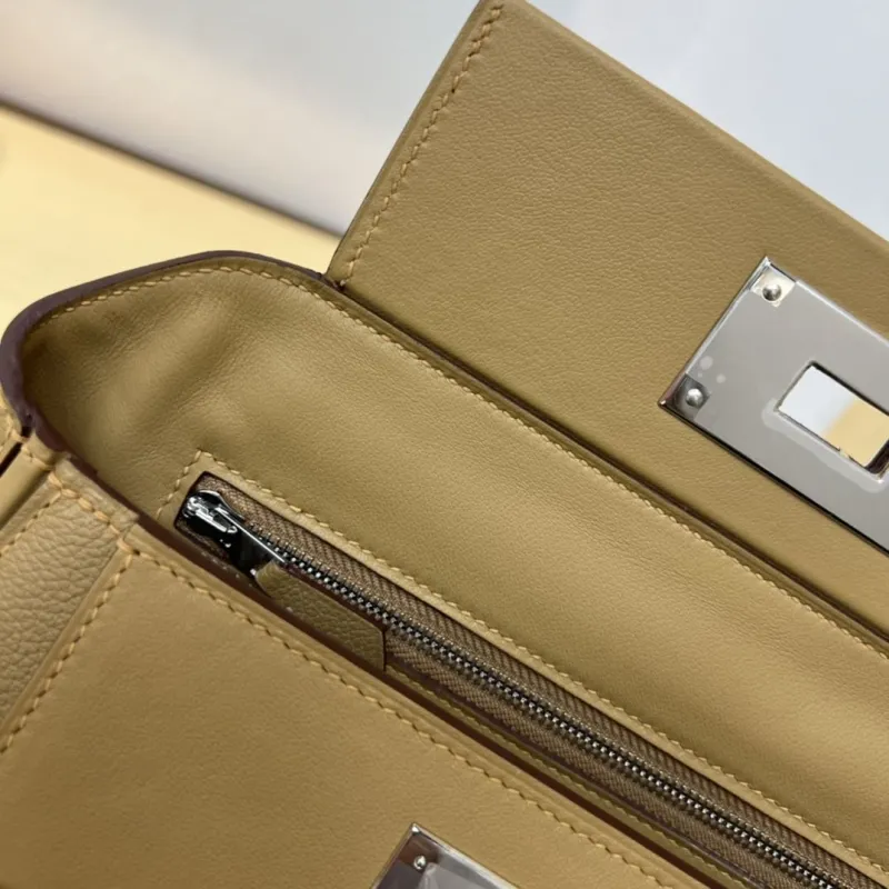 Hermes Kelly 2424 Mini Beige Leather Handbag - Image 8