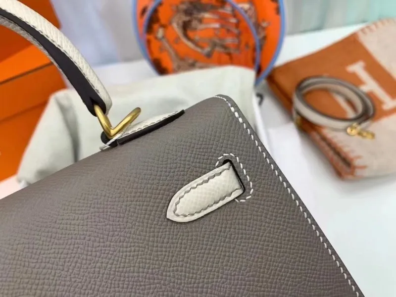 Hermes Gray White Kelly 20 Leather Handbag - Image 6