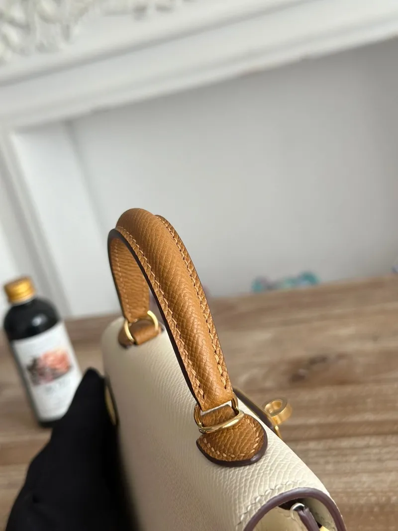 Hermes Kelly Cream Leather Handbag 84 with Strap - Image 5