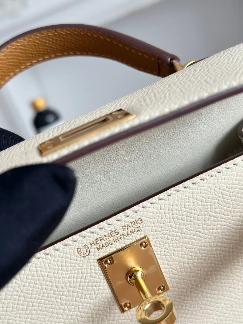 Hermes Kelly Cream Leather Handbag 84 with Strap - Image 7
