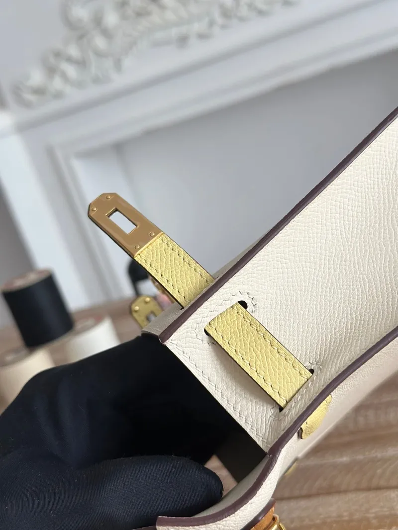 Hermes Kelly Cream Leather Handbag 84 with Strap - Image 9