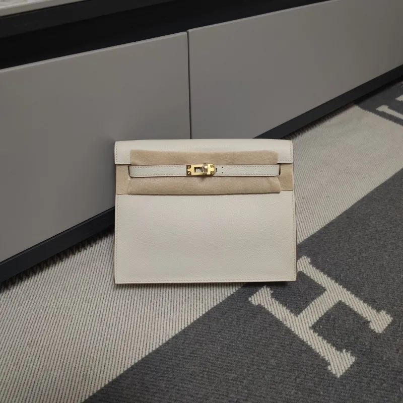 Hermes Off-White Kelly Leather Handbag 183