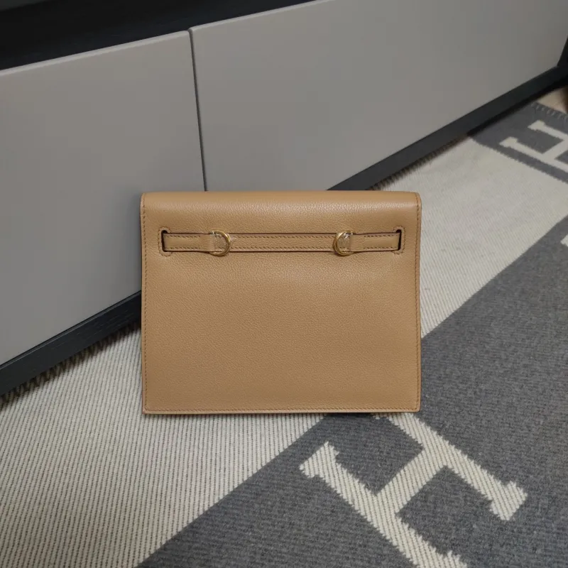 Alternative view of Hermes Tan Leather Kelly Bag 186