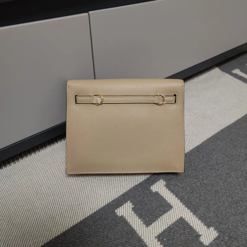 Alternative view of Hermes Beige Kelly Handbag 201