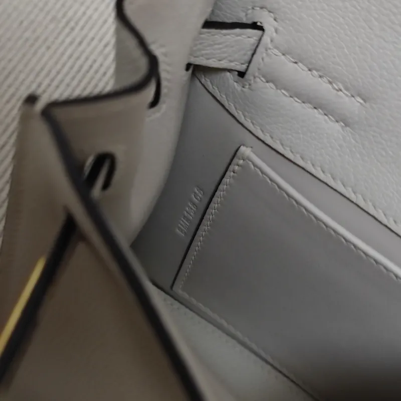 Hermes Kelly 206 Light Gray Leather Handbag - Image 9