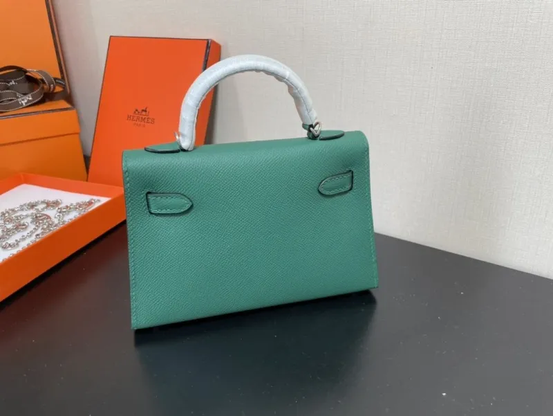 Alternative view of Hermes Kelly 229 Green Leather Handbag