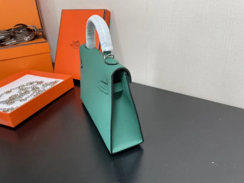 Hermes Kelly 229 Green Leather Handbag - Image 3