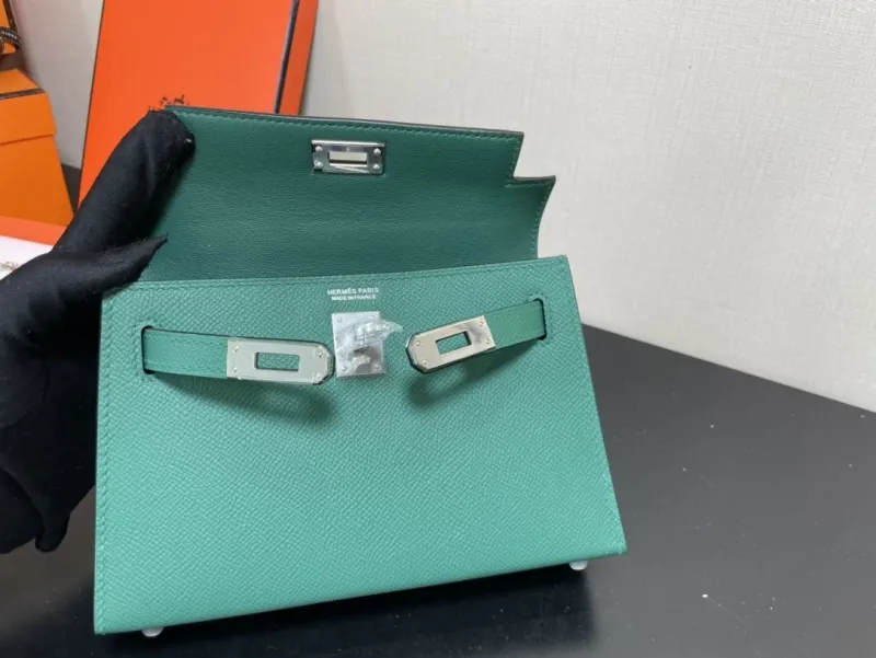 Hermes Kelly 229 Green Leather Handbag - Image 5