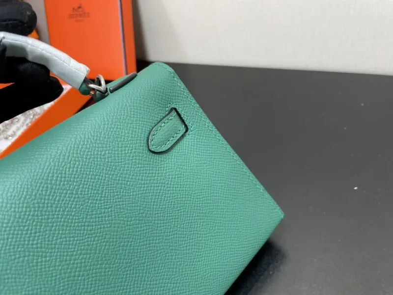 Hermes Kelly 229 Green Leather Handbag - Image 6