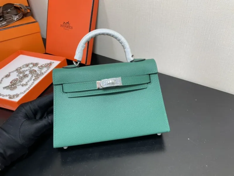 Hermes Kelly 229 Green Leather Handbag - Image 7