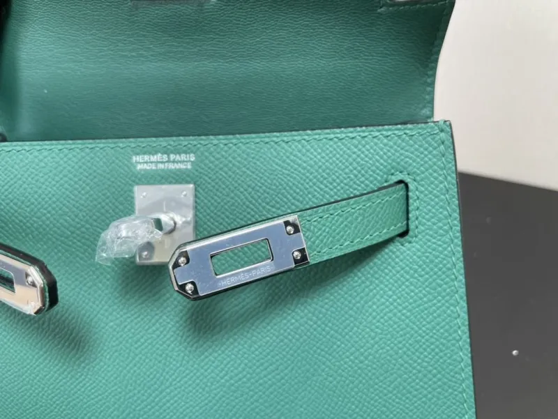 Hermes Kelly 229 Green Leather Handbag - Image 8