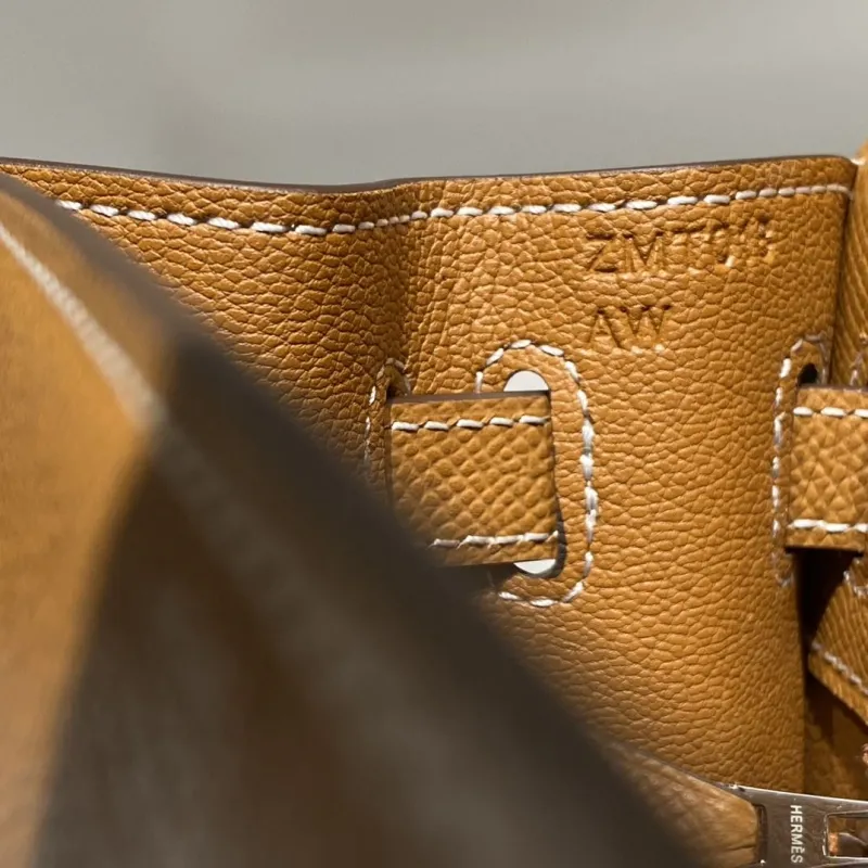 Hermes Kelly Tan Leather Handbag 560 - Image 9