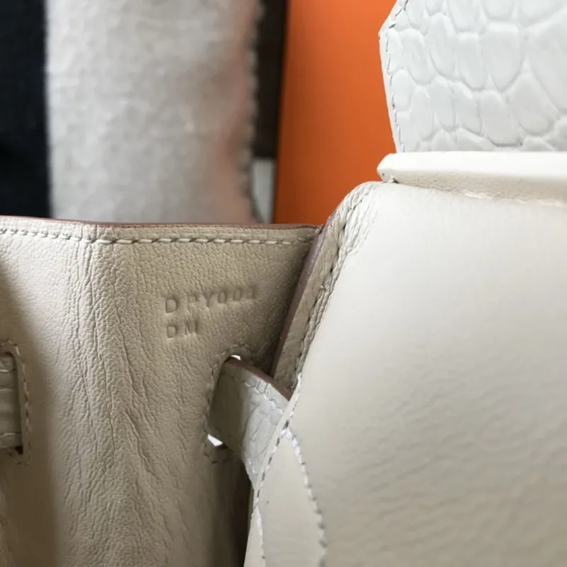 Hermes White Crocodile Leather Kelly Handbag - Image 8