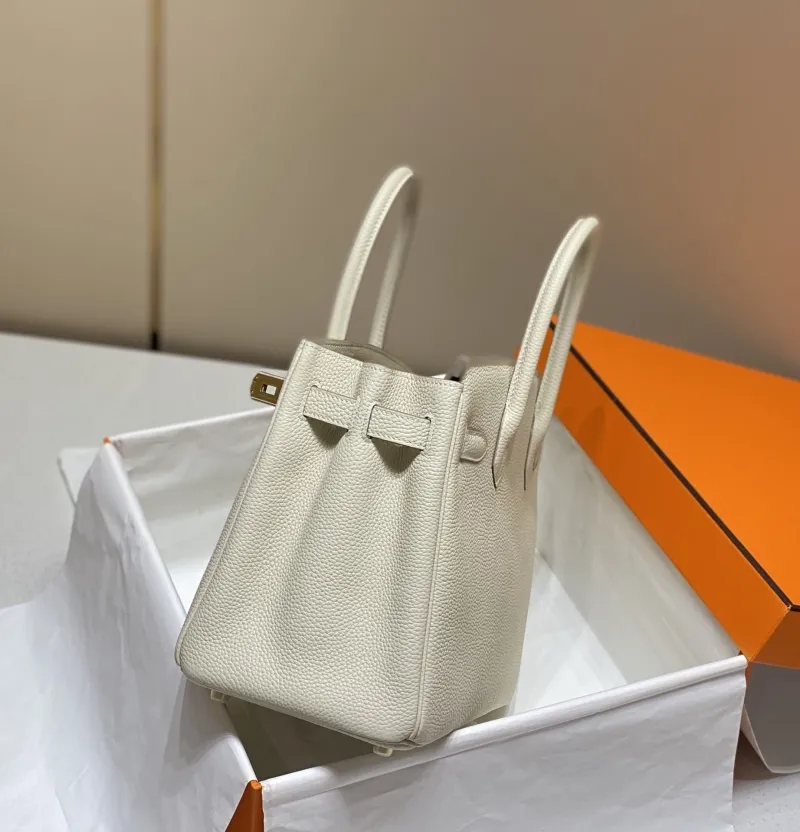 Hermes Off-White Leather Kelly Handbag 692 - Image 4