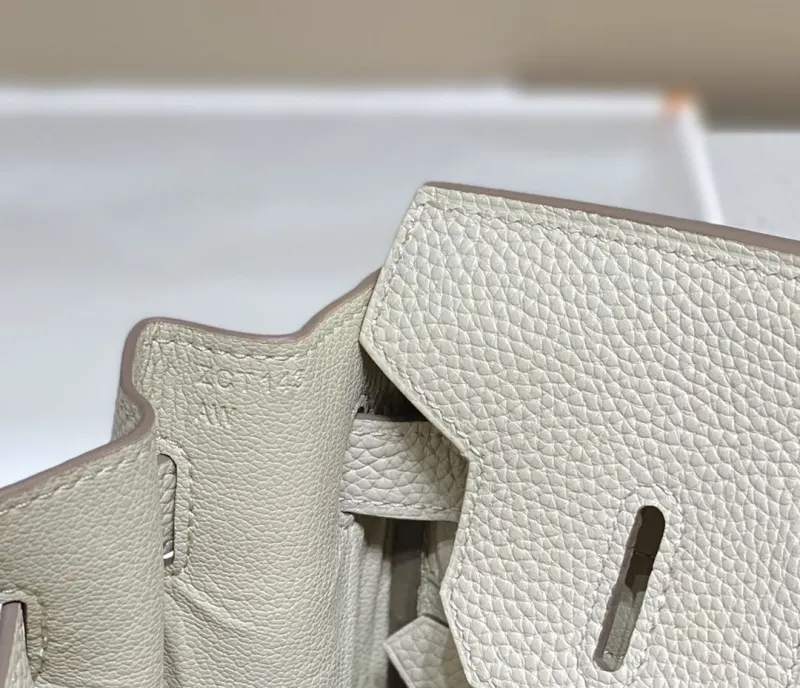 Hermes Off-White Leather Kelly Handbag 692 - Image 8
