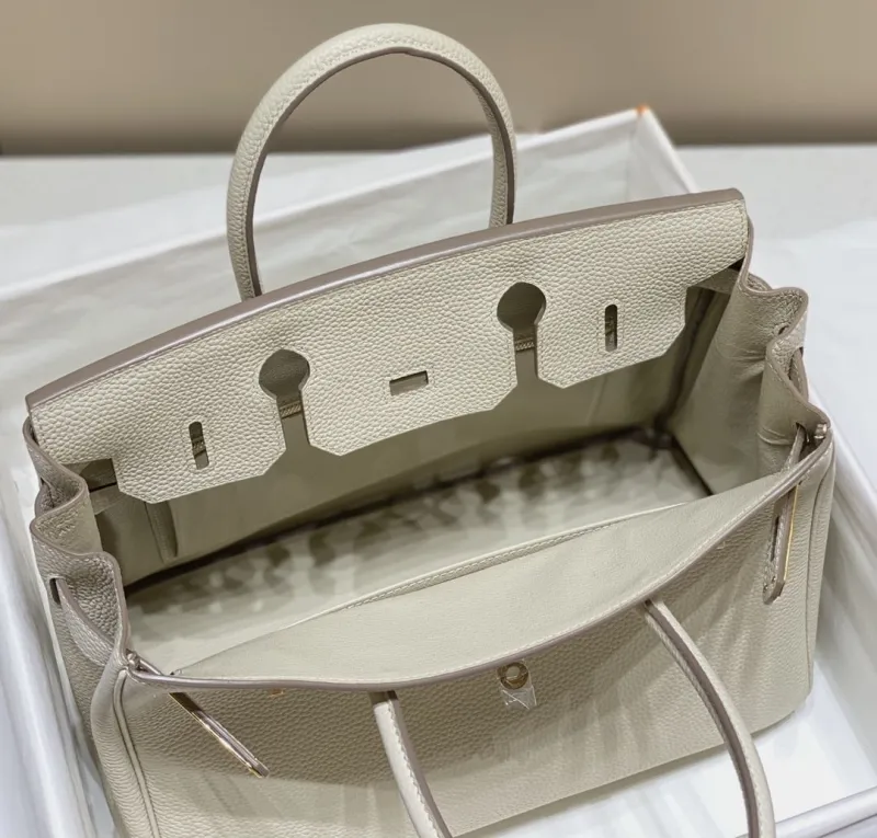 Hermes Off-White Leather Kelly Handbag 692 - Image 9