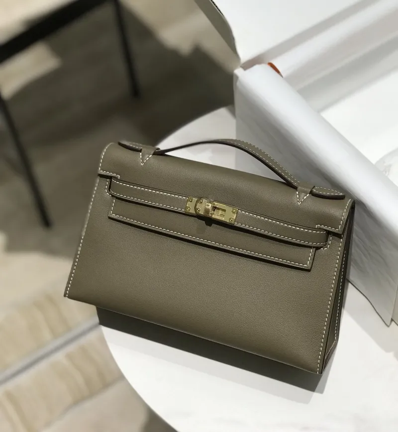 Hermes Kelly DanSe Leather Handbag in Taupe Model 16 - Image 3