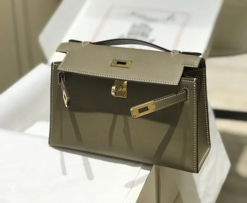 Hermes Kelly DanSe Leather Handbag in Taupe Model 16 - Image 4