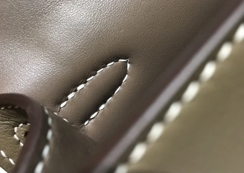 Hermes Kelly DanSe Leather Handbag in Taupe Model 16 - Image 6