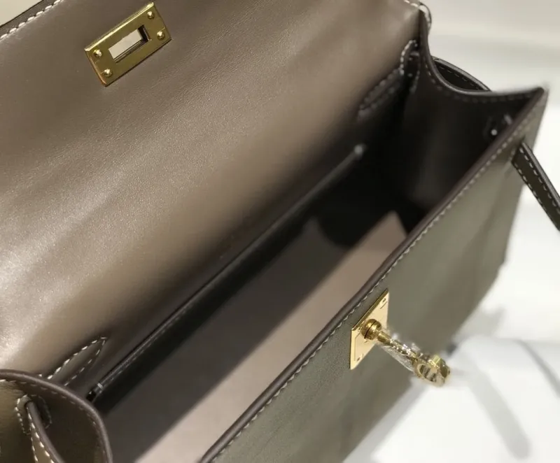 Hermes Kelly DanSe Leather Handbag in Taupe Model 16 - Image 9
