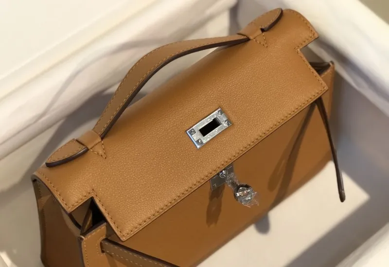 Hermes Kelly DanSe 19 Tan Leather Handbag - Image 3