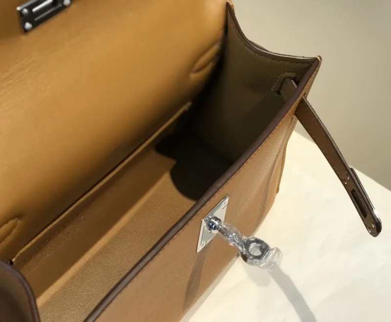 Hermes Kelly DanSe 19 Tan Leather Handbag - Image 5