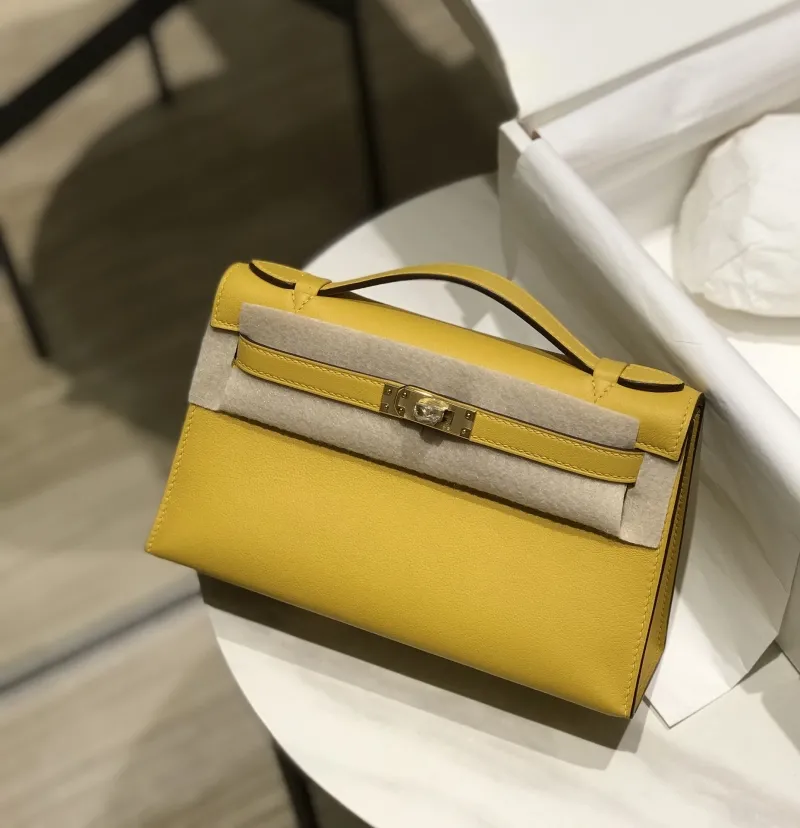 Hermes Kelly DanSe 22 Yellow Leather Handbag - Image 4
