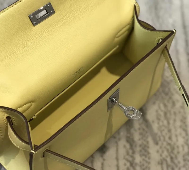 Hermes Kelly DanSe 26 Pale Yellow Leather Bag - Image 6