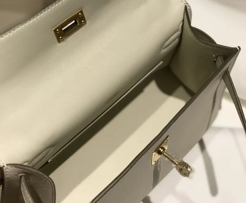 Hermes Kelly DanSe 33 Off-White Leather Handbag - Image 9
