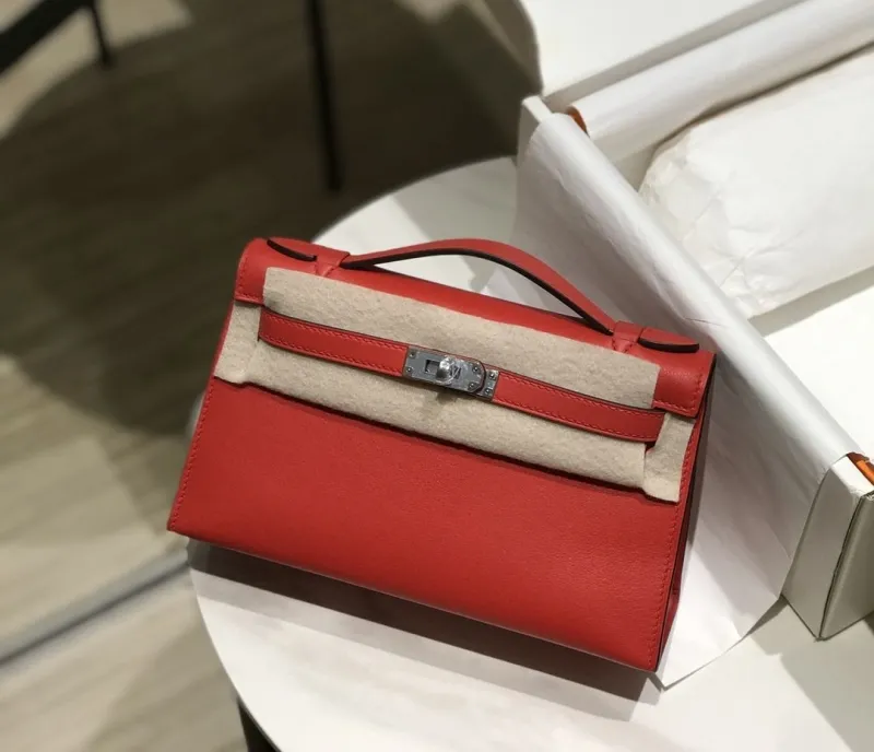 Hermes Red Kelly DanSe Handbag - Image 4