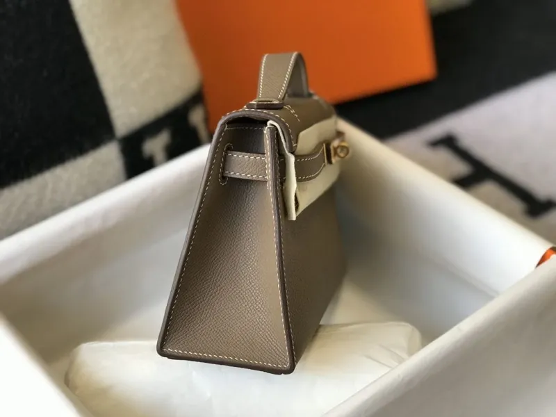 Hermes Kelly DanSe Gray Leather Handbag - Image 5