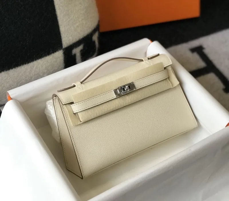 Hermes Kelly DanSe Cream Leather Handbag - Image 3