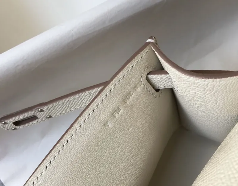 Hermes Kelly DanSe Cream Leather Handbag - Image 8