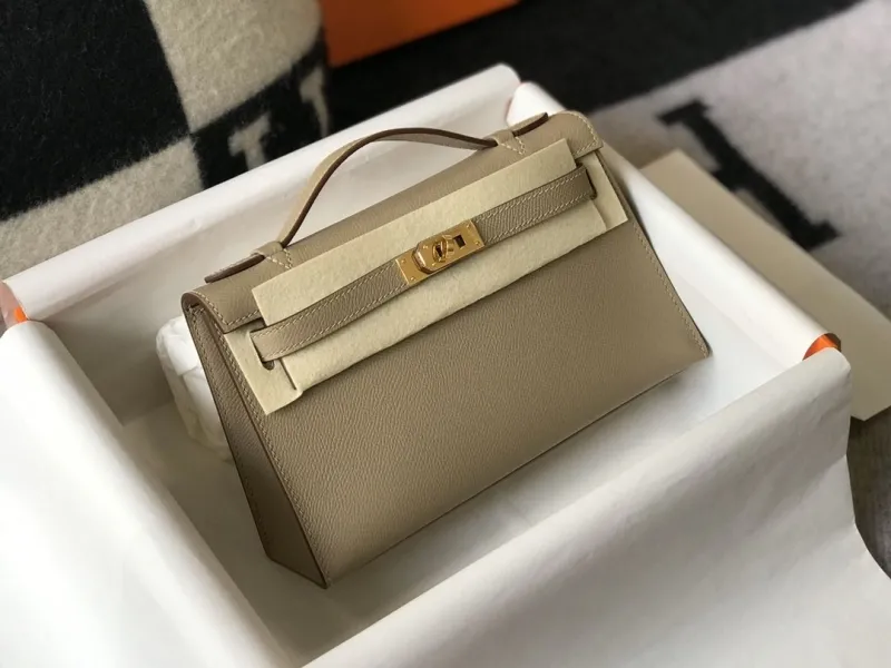 Hermes Kelly DanSe Beige Leather Handbag - Image 3