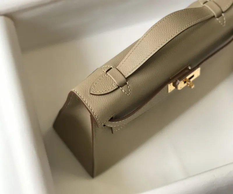 Hermes Kelly DanSe Beige Leather Handbag - Image 6