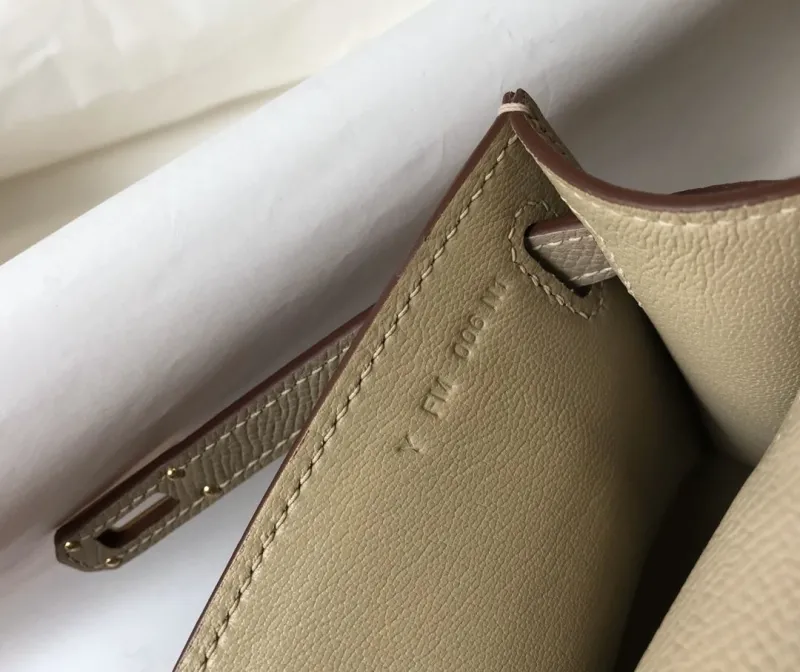 Hermes Kelly DanSe Beige Leather Handbag - Image 8