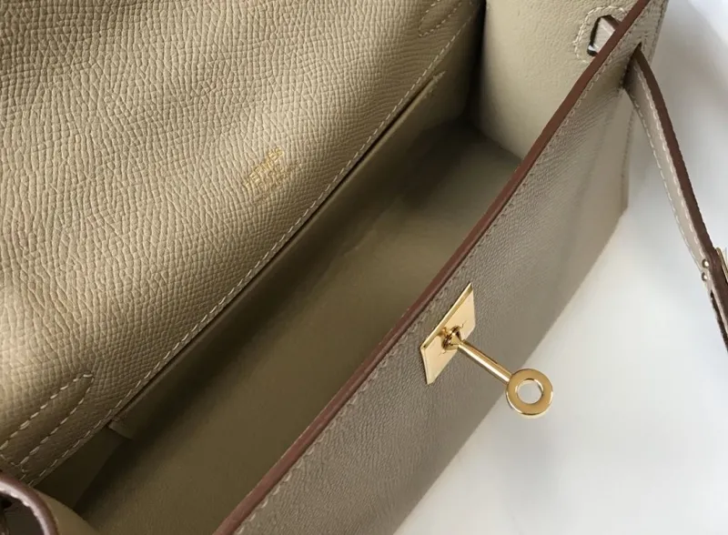 Hermes Kelly DanSe Beige Leather Handbag - Image 9
