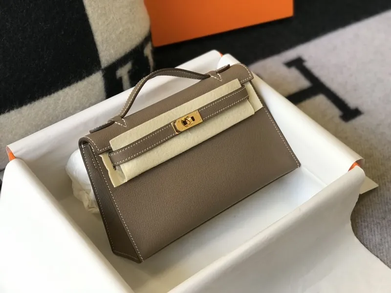 Hermes Kelly DanSe Gray Leather Handbag - Image 3