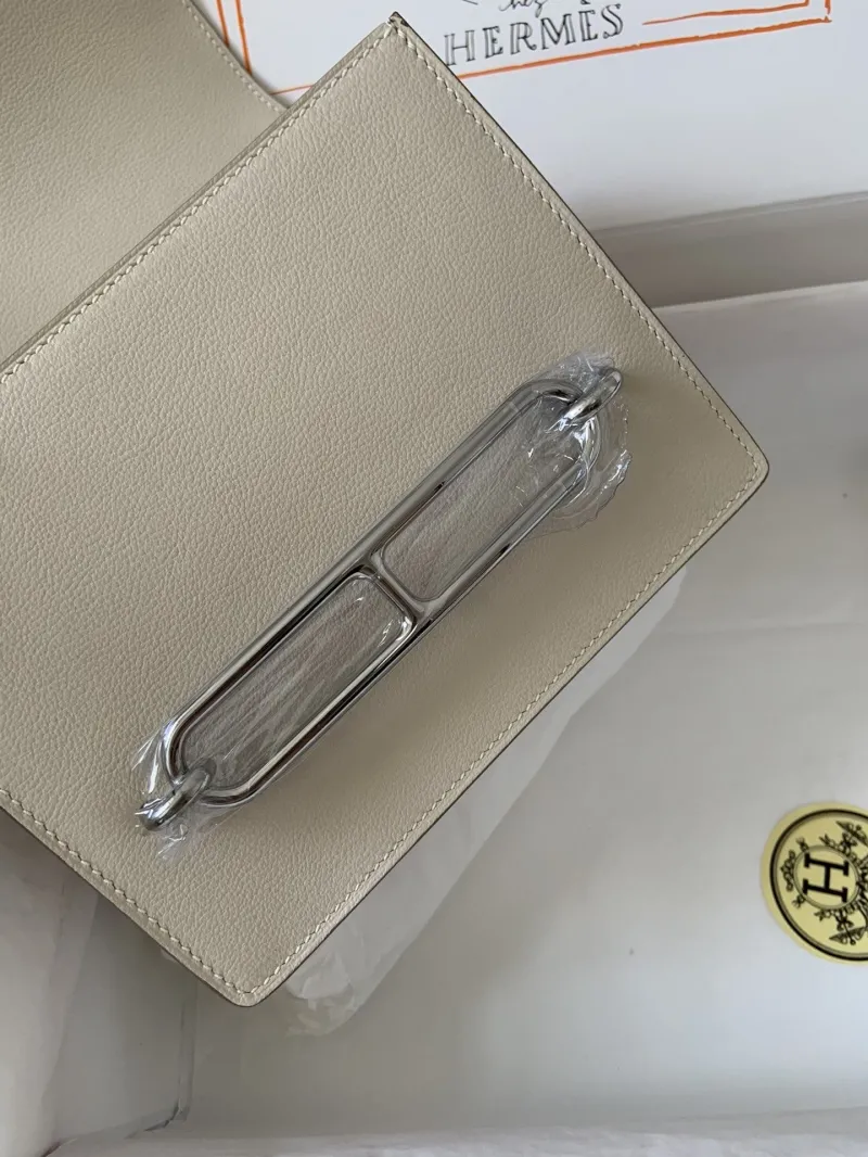 Hermes Beige Roulis Crossbody Bag - Image 4