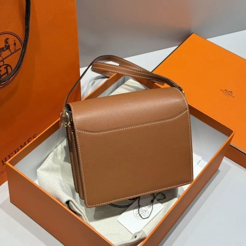 Alternative view of Hermes Roulis Bags-39