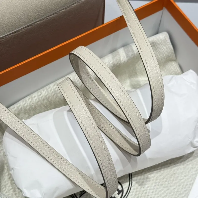 Hermes Cream Roulis Crossbody Bag - Image 5
