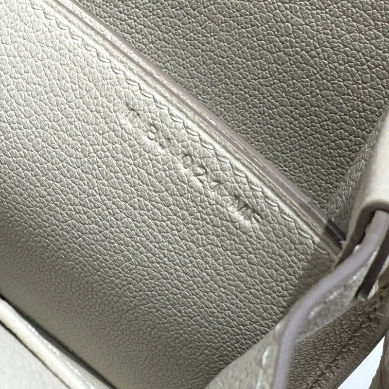 Hermes Cream Roulis Crossbody Bag - Image 8