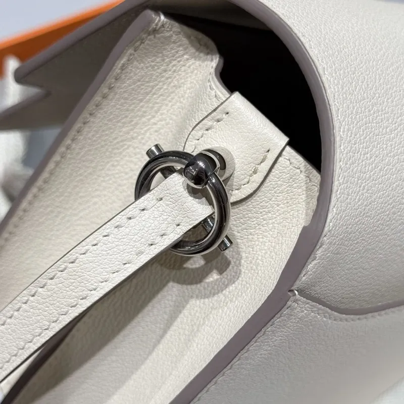 Hermes Cream Roulis Leather Crossbody Bag - Image 5