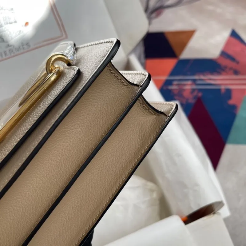Hermes Beige Roulis Leather Crossbody Bag - Image 6