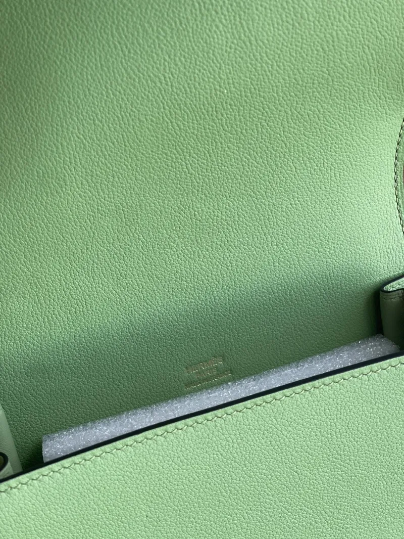 Hermes Green Roulis Crossbody Leather Bag - Image 7