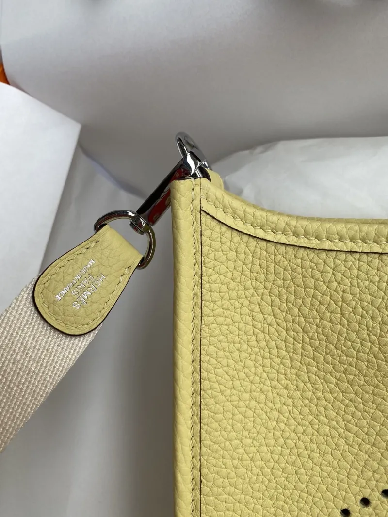 Hermes Pale Yellow Leather Crossbody Bag - Image 4