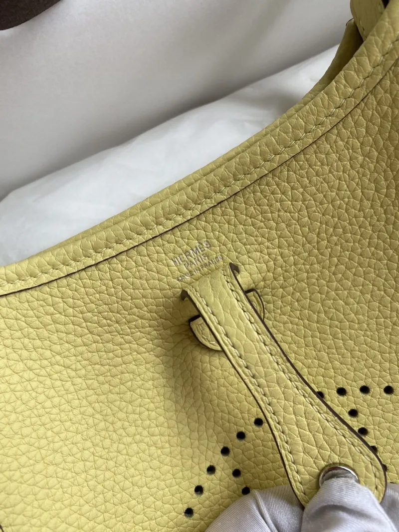 Hermes Pale Yellow Leather Crossbody Bag - Image 5