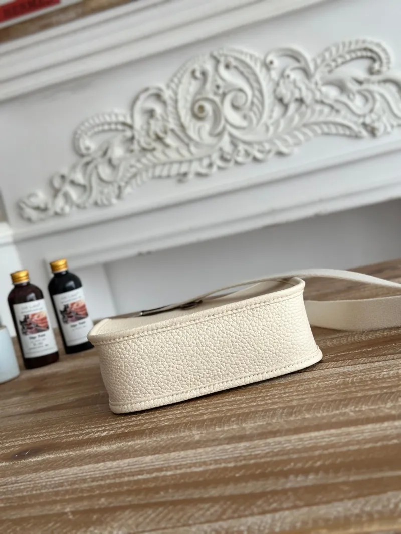 Hermes Cream Leather Crossbody Satchel Bag Size 28 - Image 4