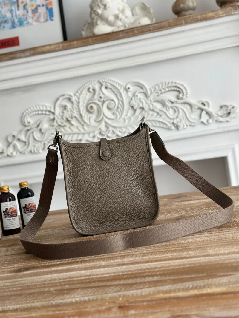 Hermes Gray Leather Crossbody Bag - Image 3